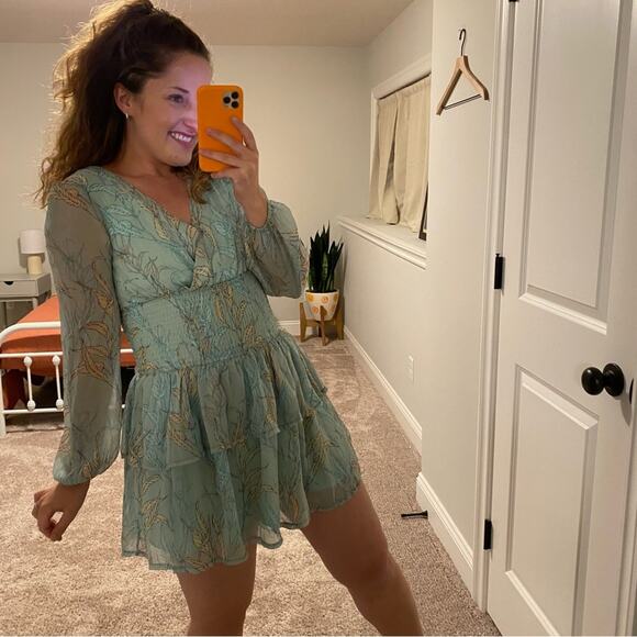 Who I am Boutique Blue Floral Long Sleeve Smocked Mini Dress Small - Picture 4 of 11